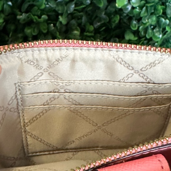 MICHAEL Michael Kors Leather Double Zip Crossbody Bag - Picture 5 of 9